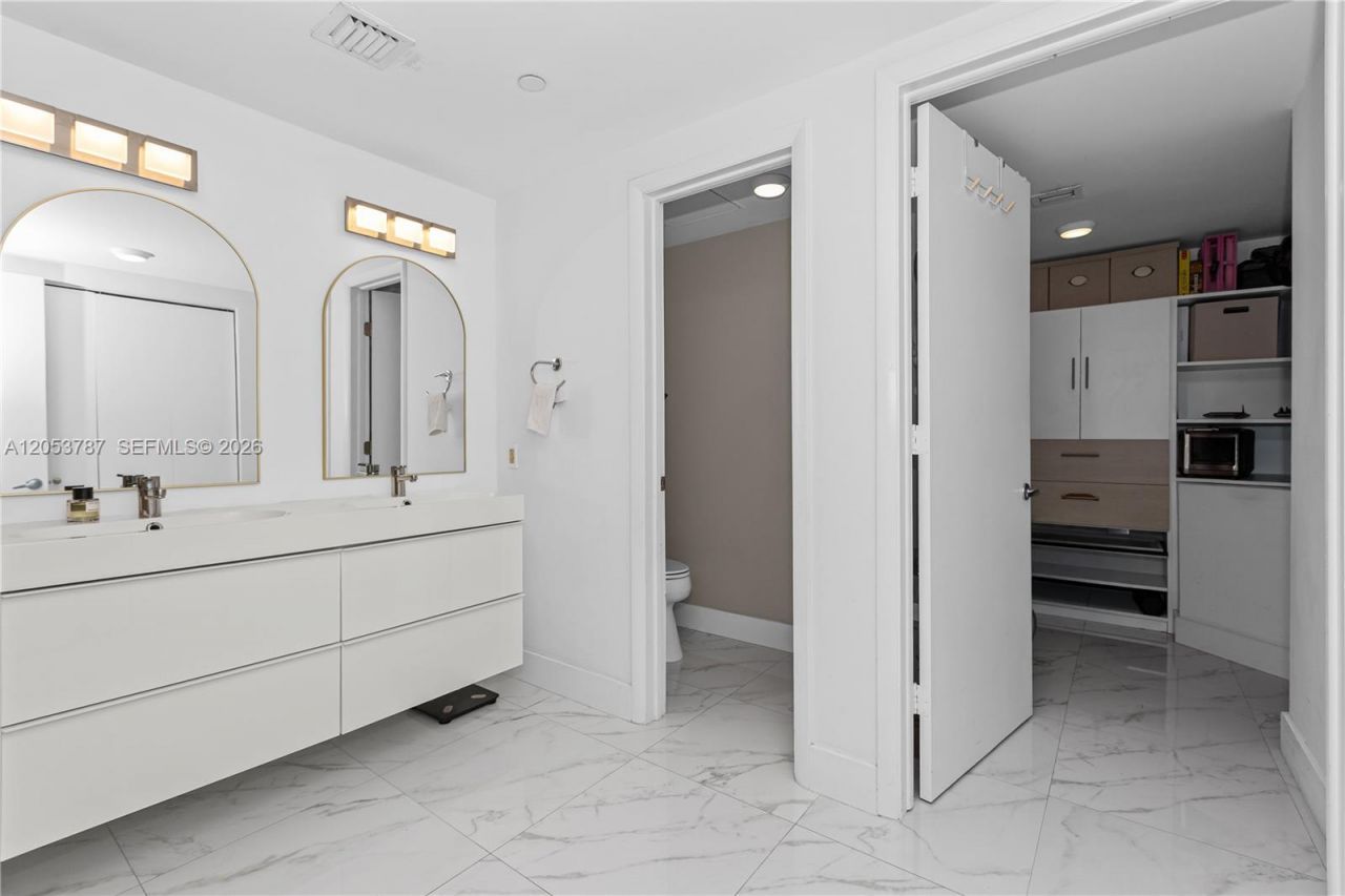 350 S Miami Ave , Unit 2102, Miami, FL 33130 Photo