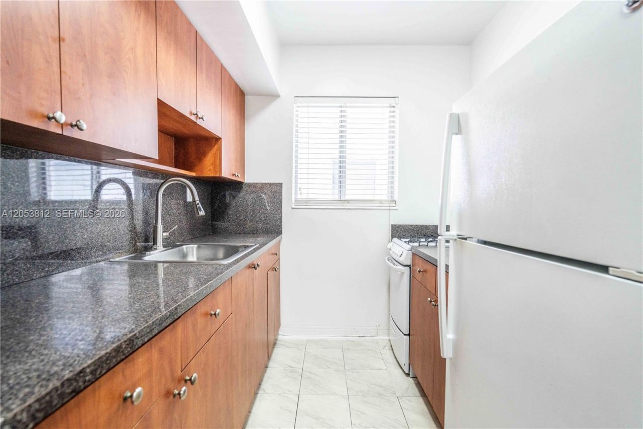 7315 Harding Ave , Unit 15, Miami Beach, FL 33141 Photo