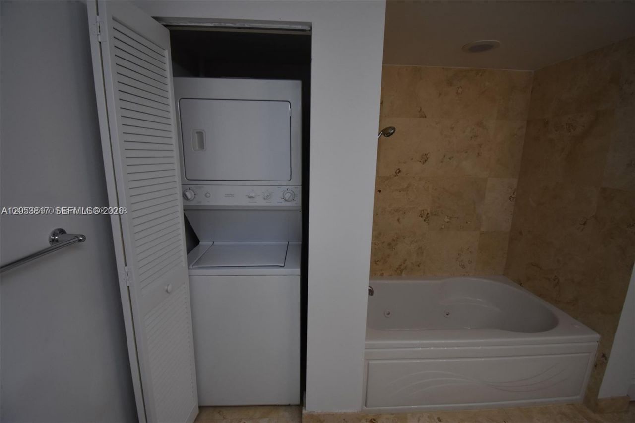 41 SE 5th St, Unit 1506, Miami, FL 33131 Photo