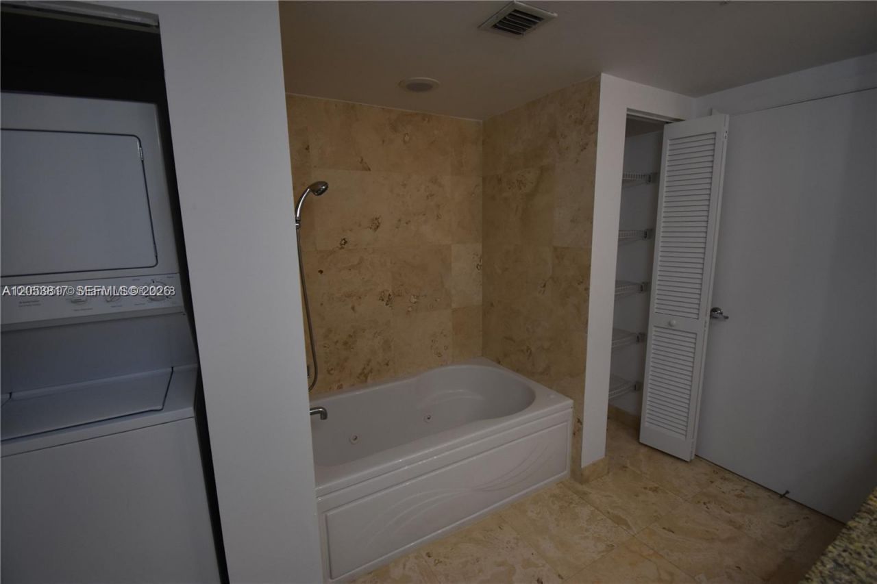 41 SE 5th St, Unit 1506, Miami, FL 33131 Photo