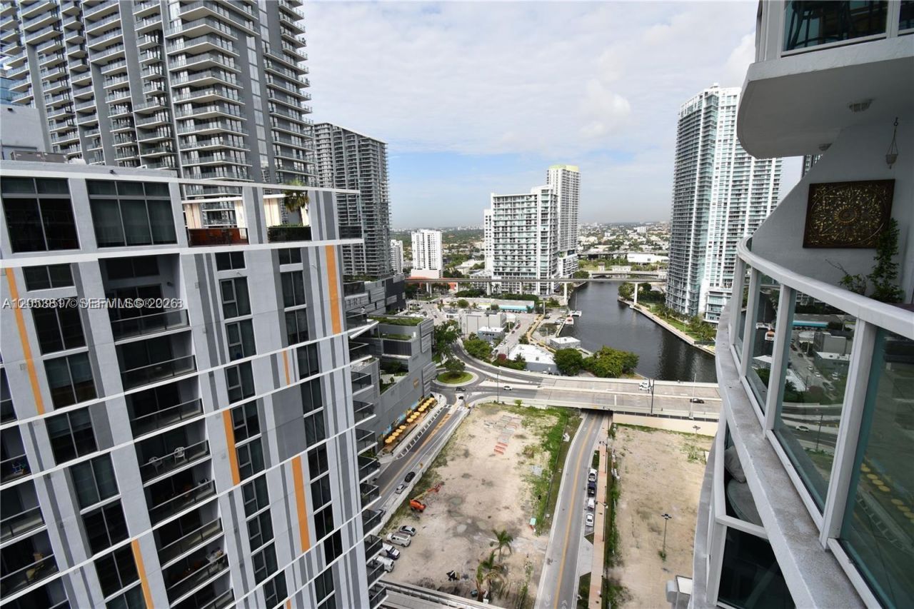 41 SE 5th St, Unit 1506, Miami, FL 33131 Photo