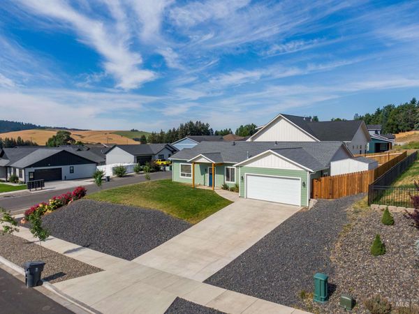 1415 Roxbury Dr, Moscow, ID 83843