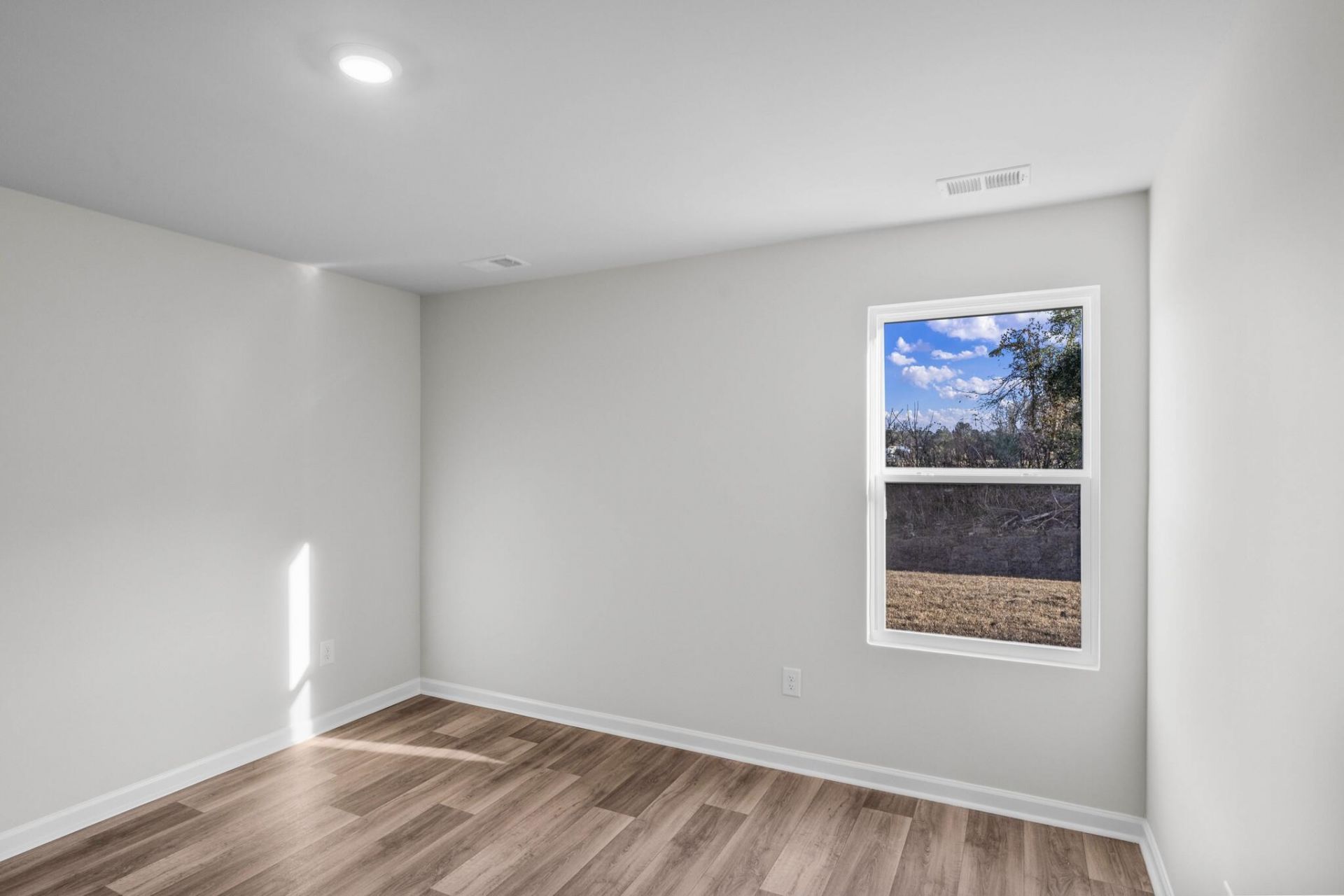 321 Pleasant Valley Dr Photo 5
