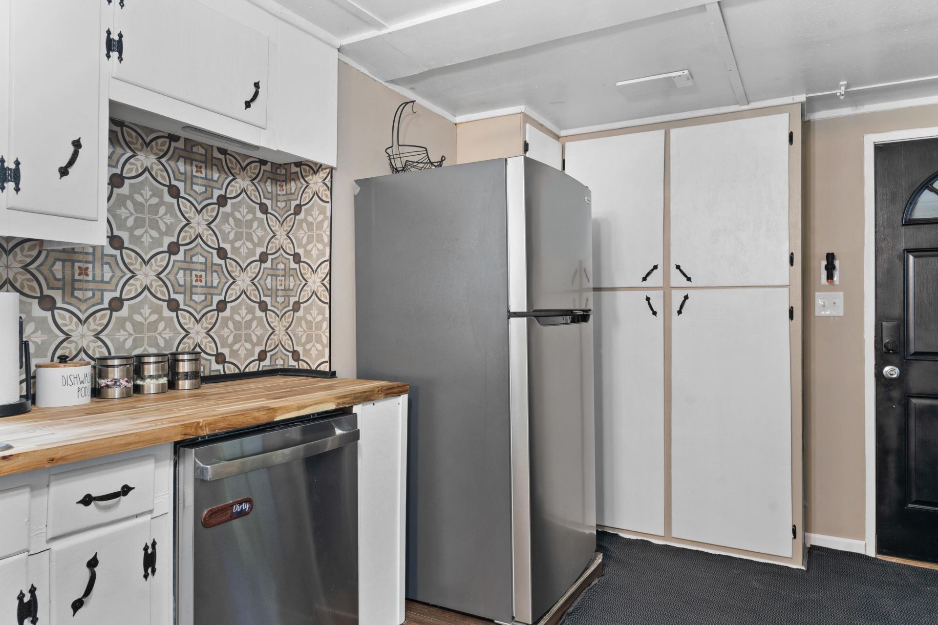 587 Norway Road Photo 12
