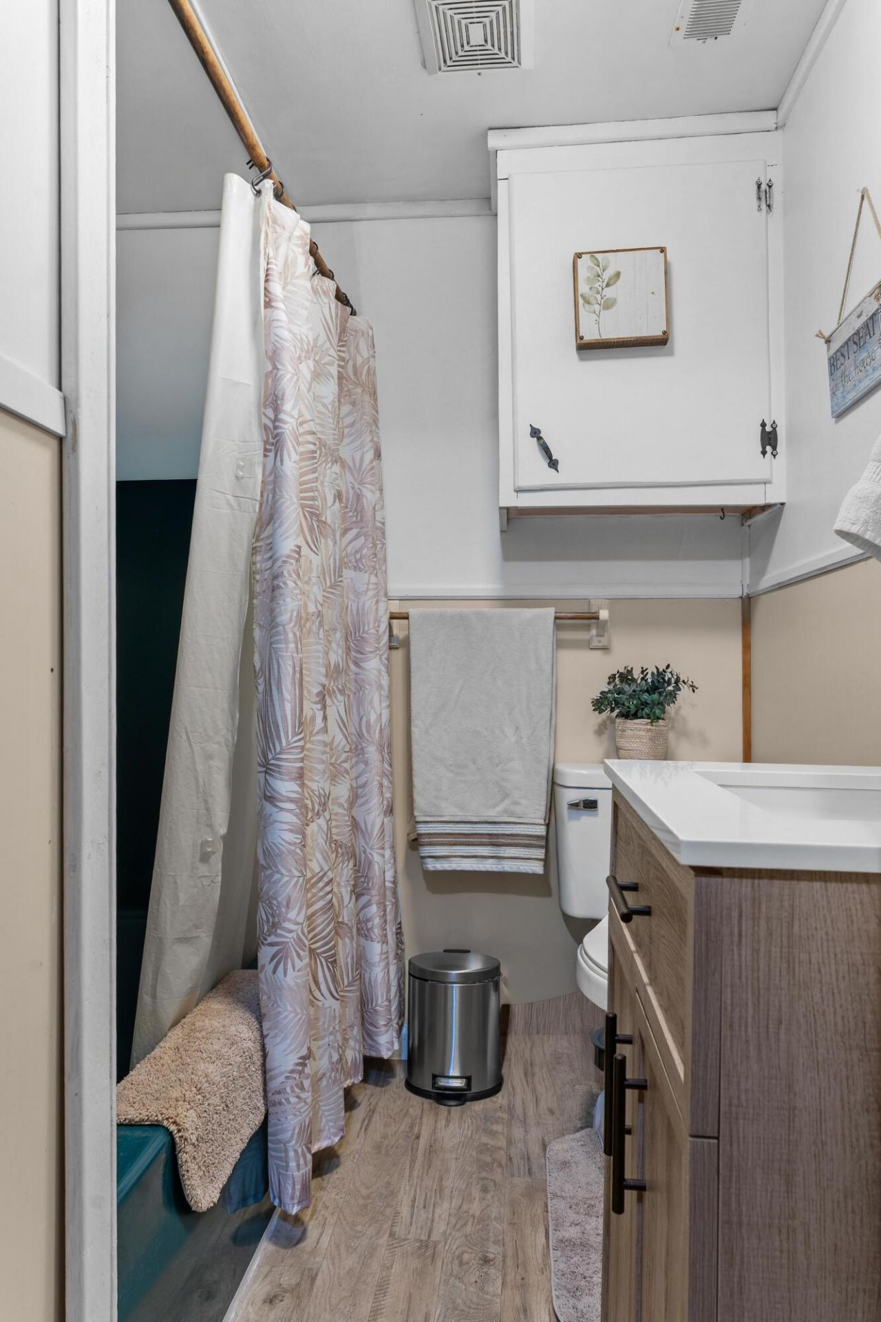 587 Norway Road Photo 24
