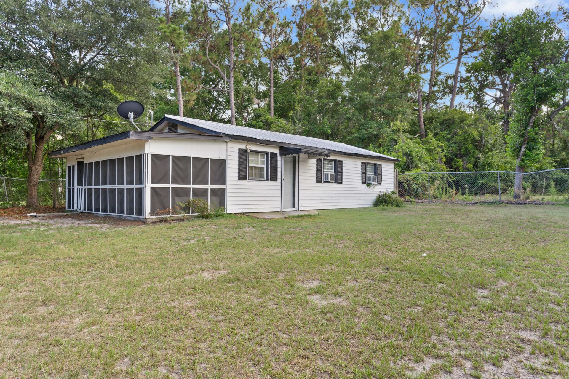 587 Norway Road Photo 35
