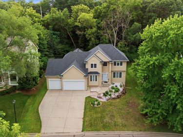 15016 Viewcrest Lane, Burnsville, MN 55306
