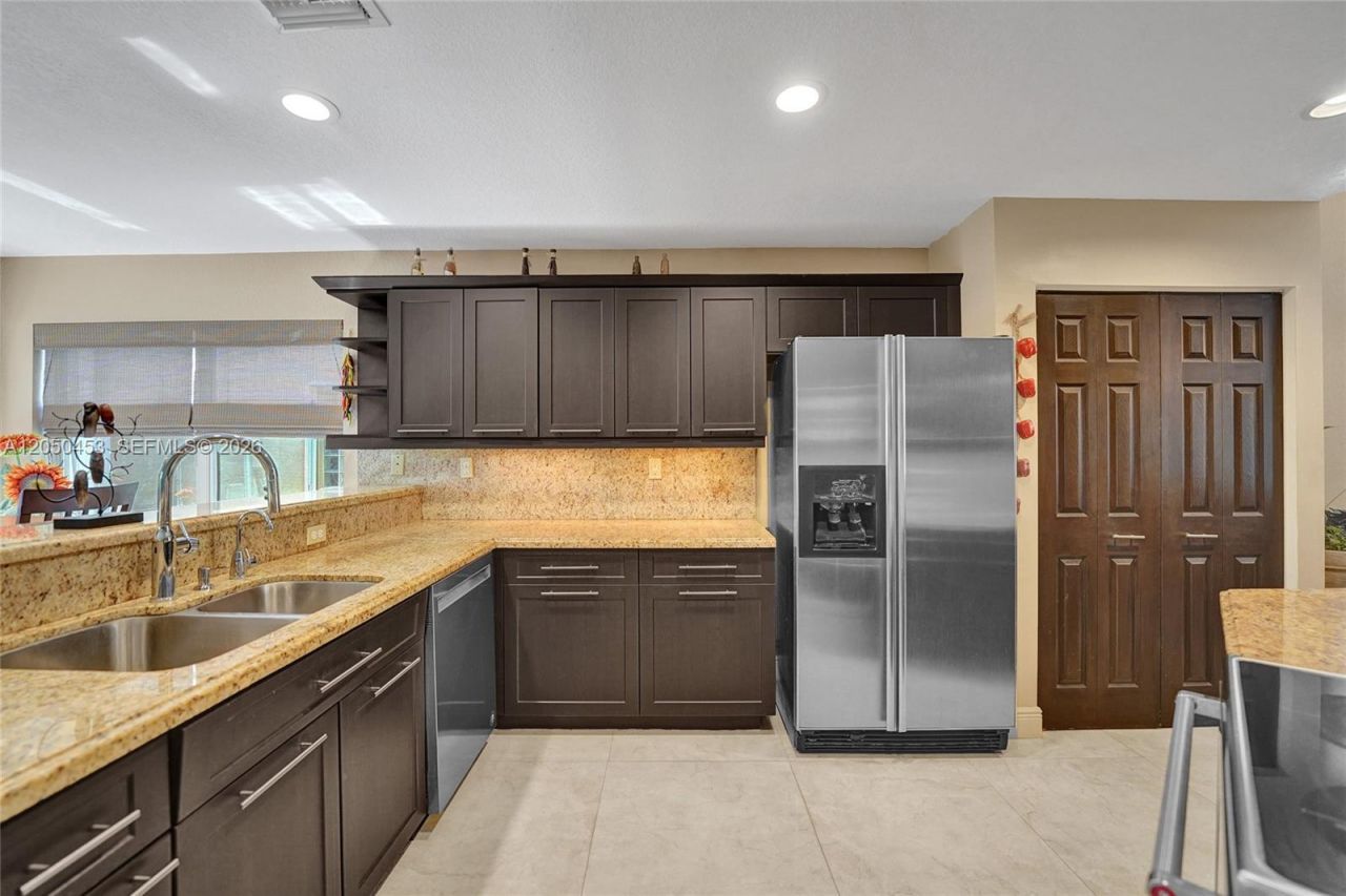 1267 NW 167th Ave , Pembroke Pines, FL 33028 Photo