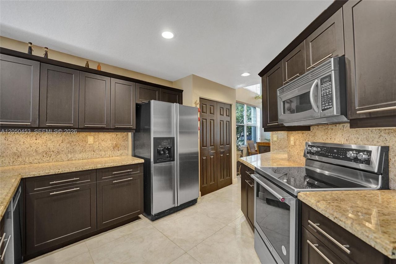 1267 NW 167th Ave , Pembroke Pines, FL 33028 Photo