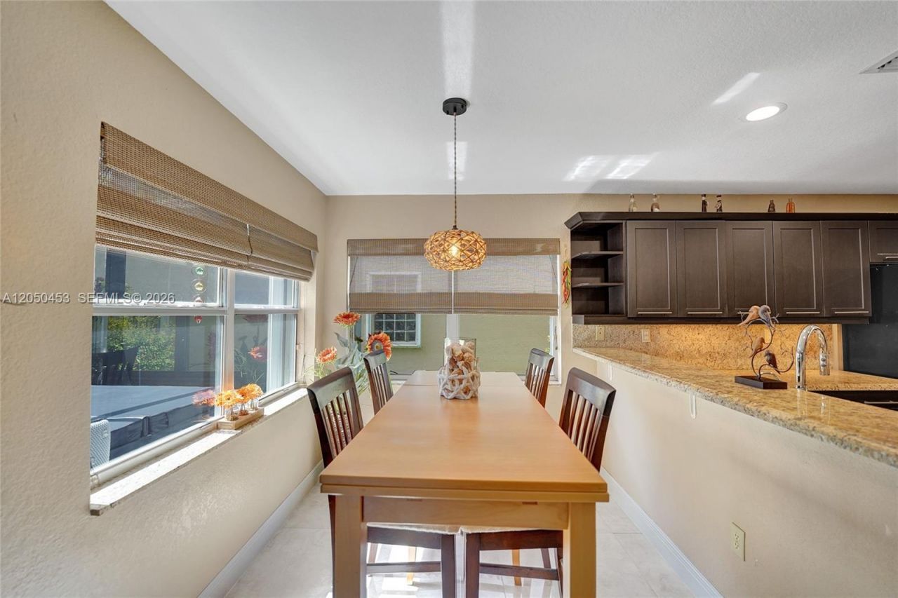 1267 NW 167th Ave , Pembroke Pines, FL 33028 Photo