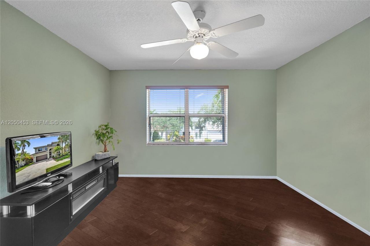 1267 NW 167th Ave , Pembroke Pines, FL 33028 Photo