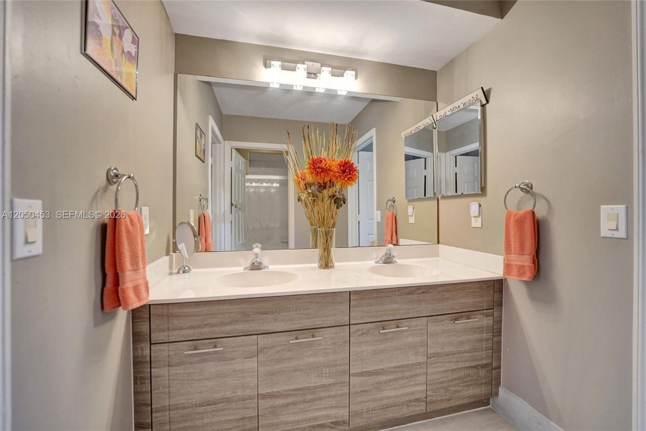 1267 NW 167th Ave , Pembroke Pines, FL 33028 Photo