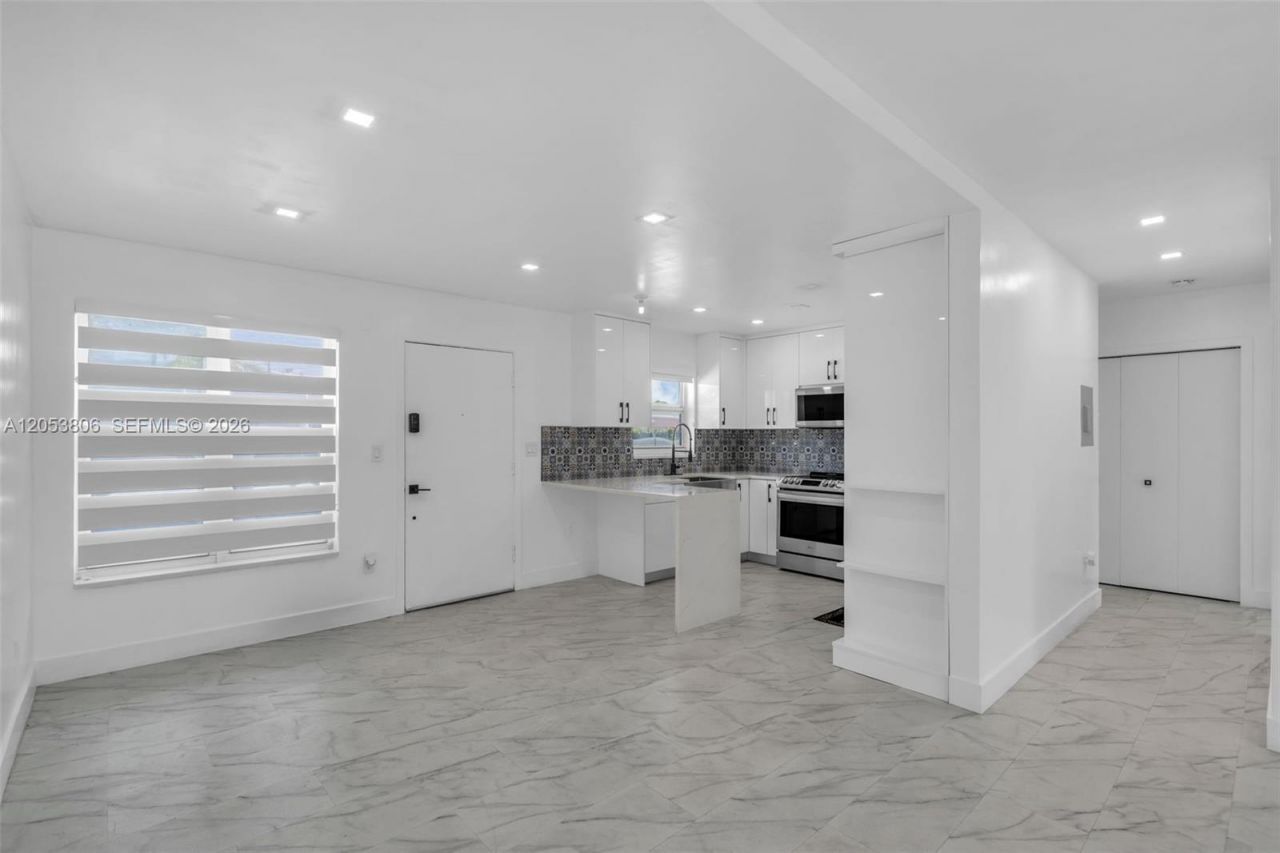 2225 NE 123rd St , Unit 102, North Miami, FL 33181 Photo