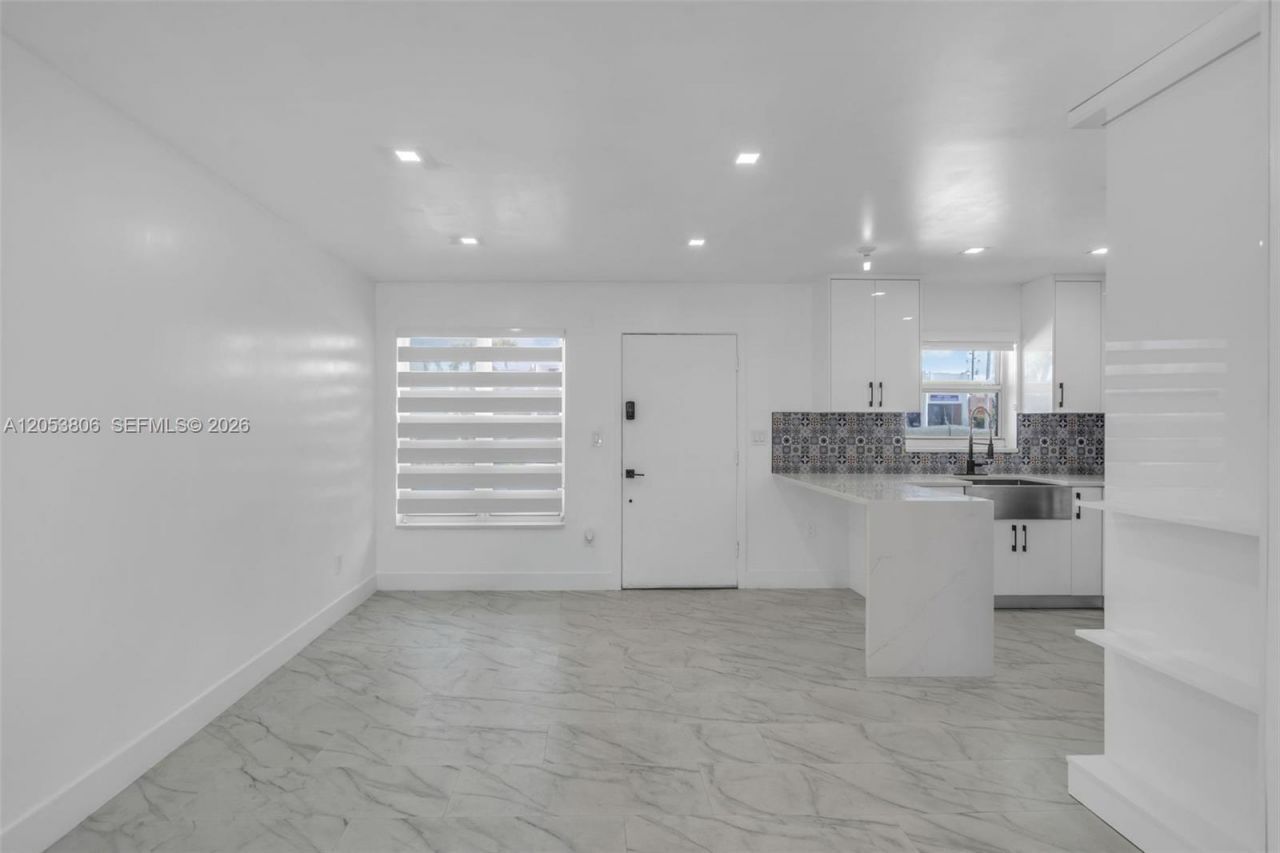 2225 NE 123rd St , Unit 102, North Miami, FL 33181 Photo