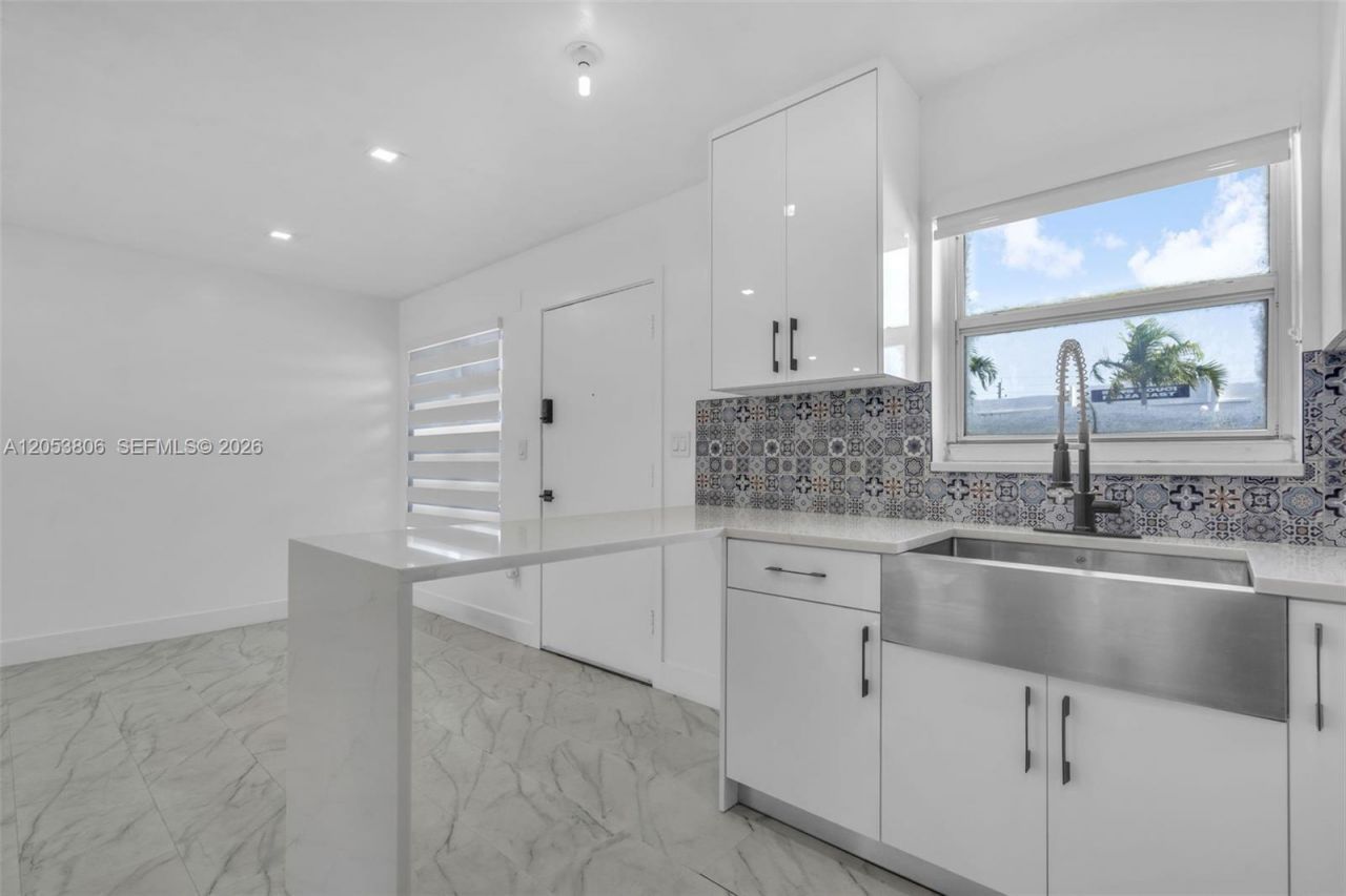 2225 NE 123rd St , Unit 102, North Miami, FL 33181 Photo