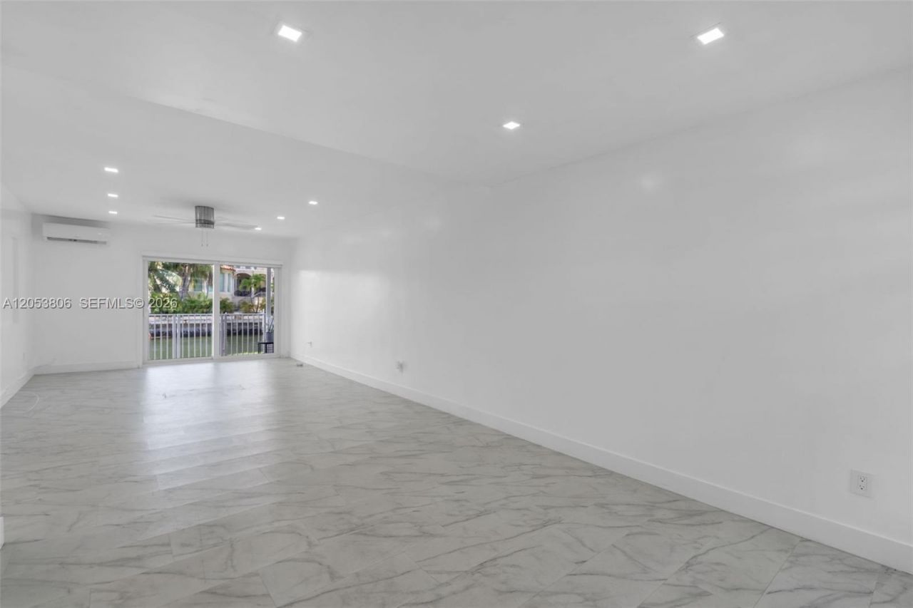 2225 NE 123rd St , Unit 102, North Miami, FL 33181 Photo
