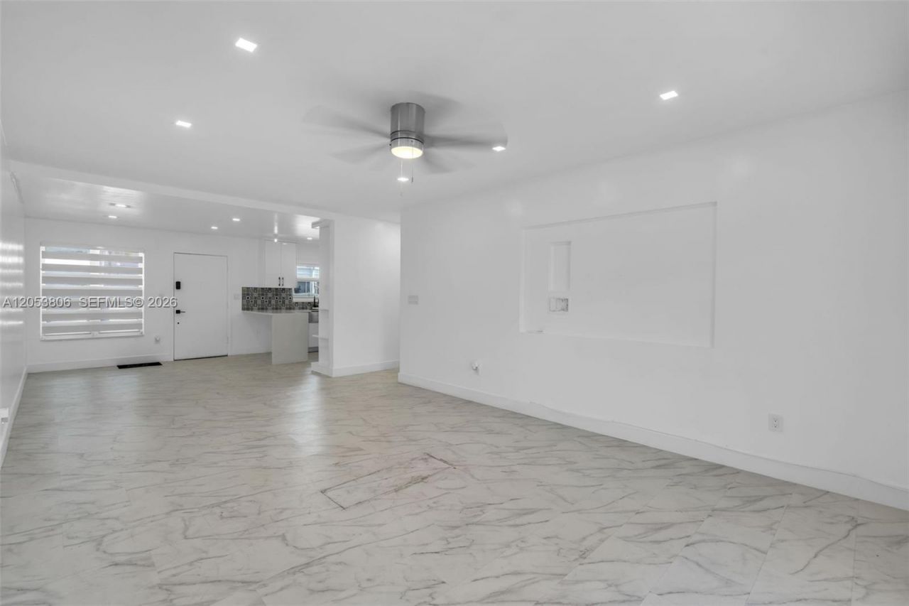 2225 NE 123rd St , Unit 102, North Miami, FL 33181 Photo
