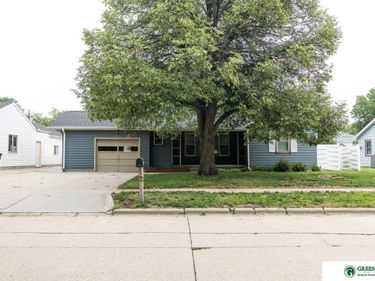 1930 N Grant Avenue, York, NE 68467