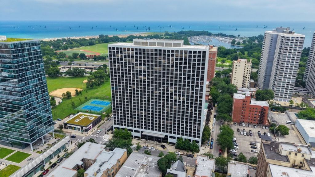 4343 N Clarendon Avenue , Chicago, IL 60613