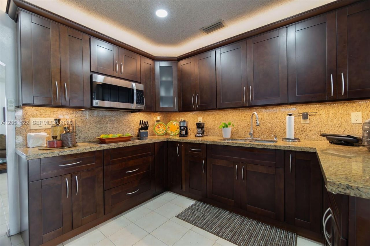 6320 E 4th Ave , Hialeah, FL 33013 Photo