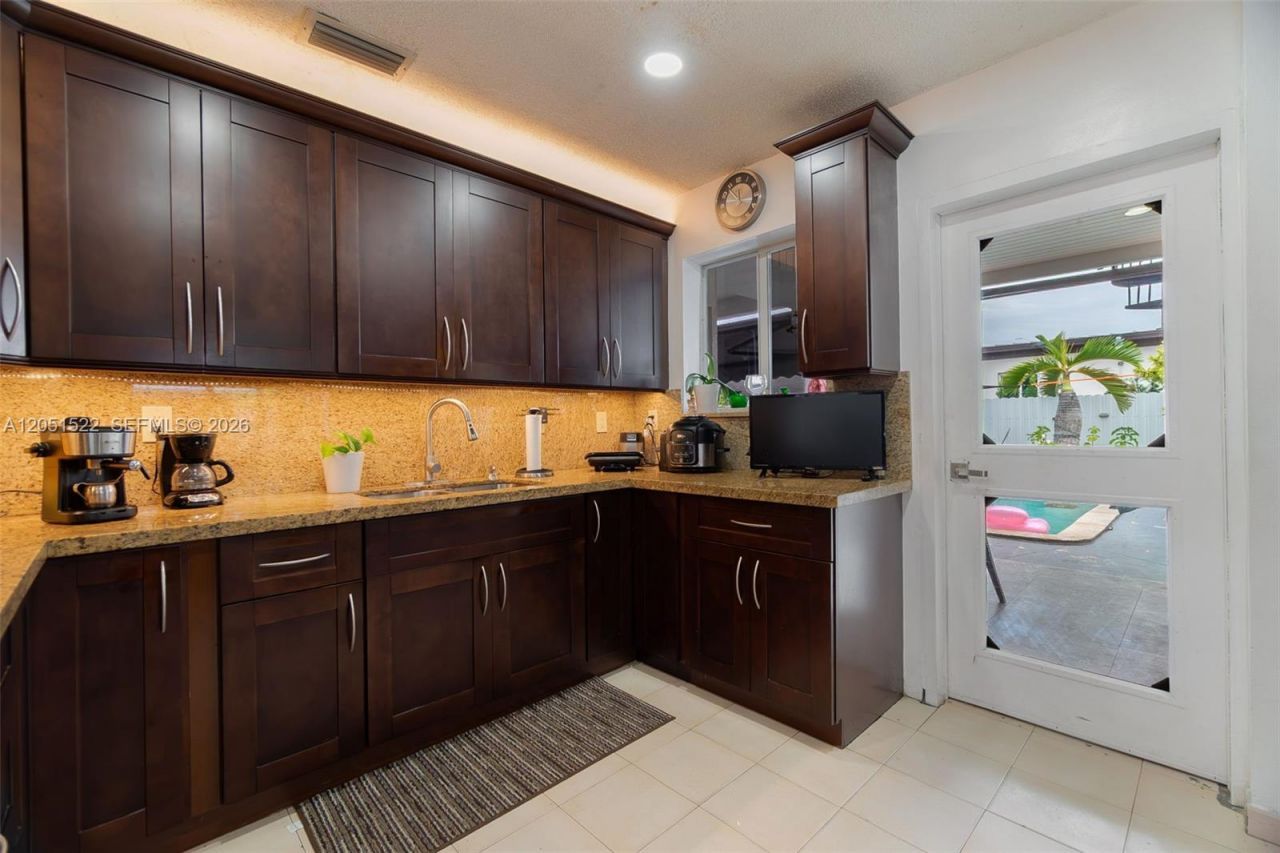 6320 E 4th Ave , Hialeah, FL 33013 Photo