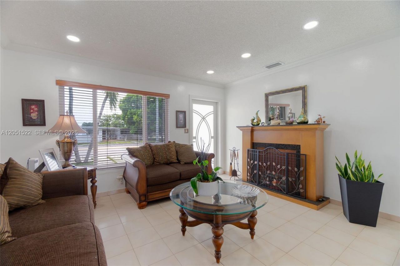 6320 E 4th Ave , Hialeah, FL 33013 Photo