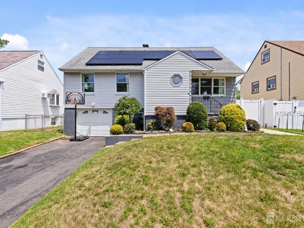 90 Maryknoll Road, Metuchen, NJ 08840