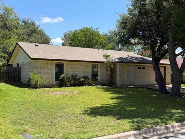 606 Brookhollow DR, Pflugerville, TX 78660
