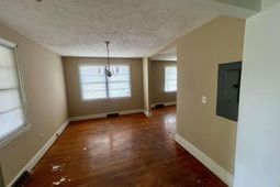 249 Richards Street  photo 4