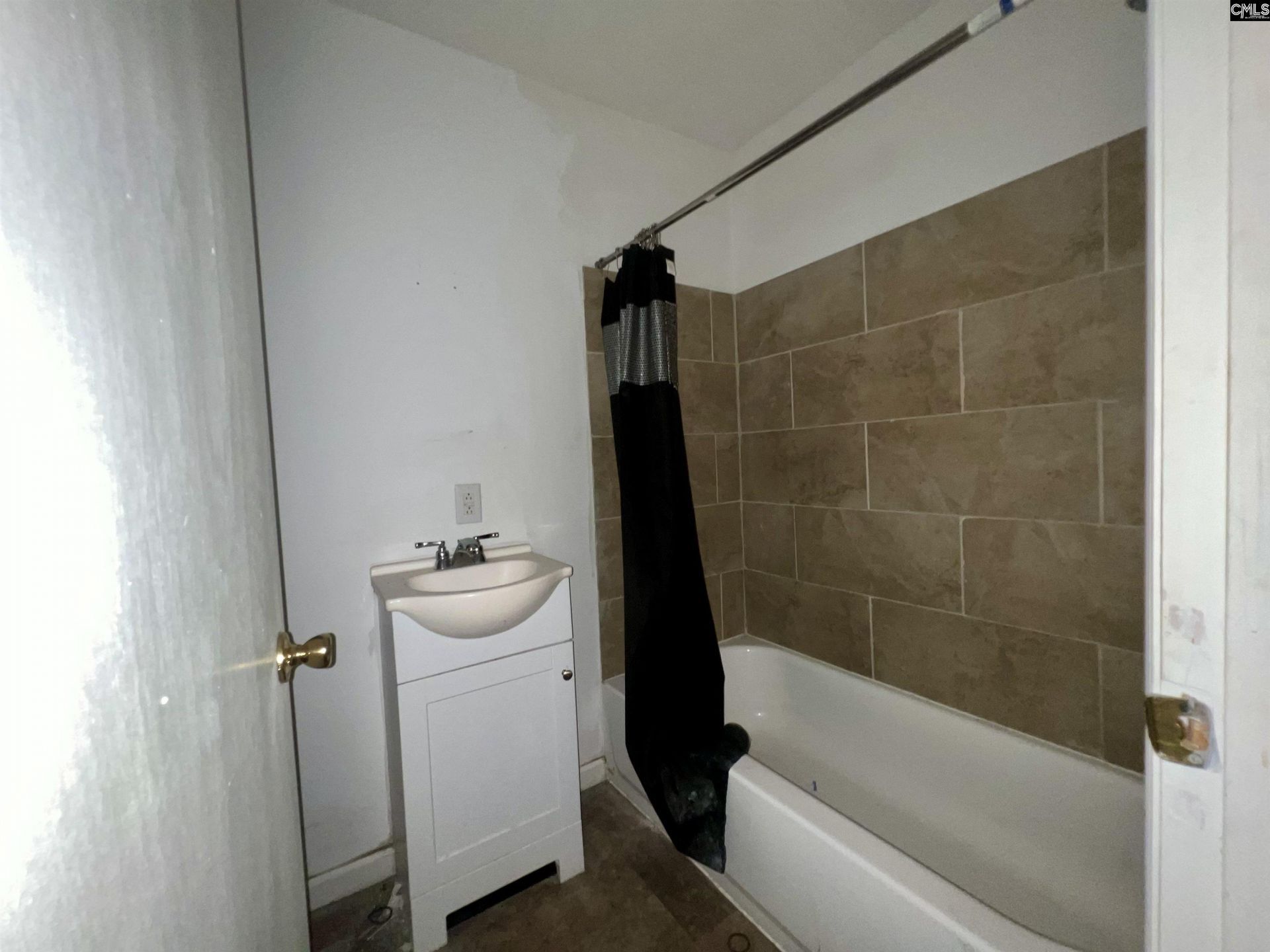 249 Richards Street  Photo 5