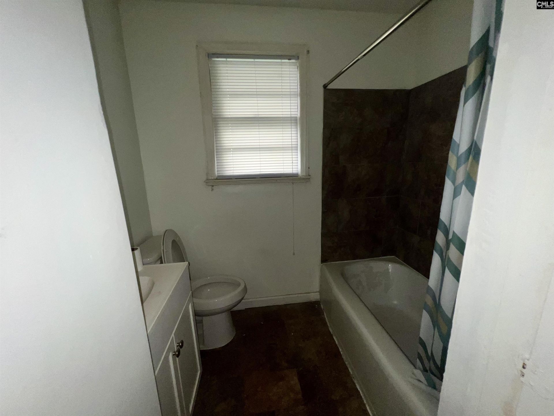 249 Richards Street  Photo 6