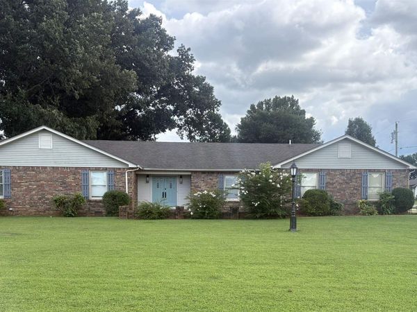 1604 6th St, Muscle Shoals, AL 35661