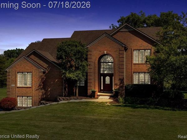 9438 Deer Creek Court , Brighton Twp, MI 48114
