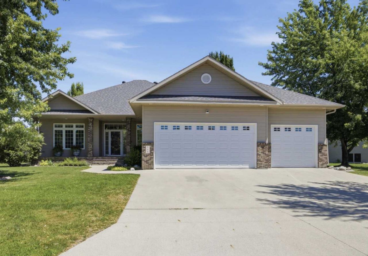 868 32nd Street S, Moorhead, MN 56560 Main Photo