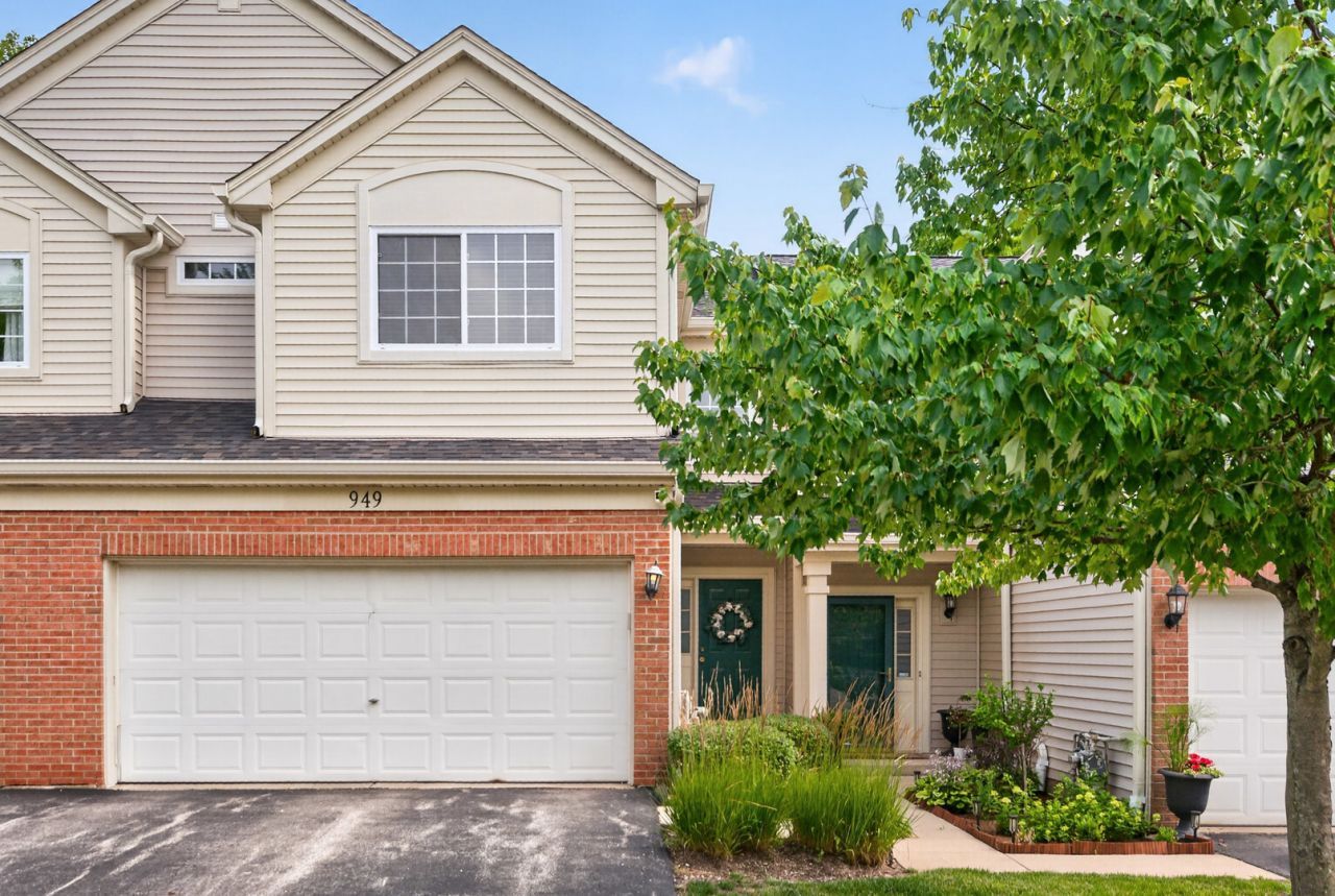 949 Tanager Court , Glen Ellyn, IL 60137