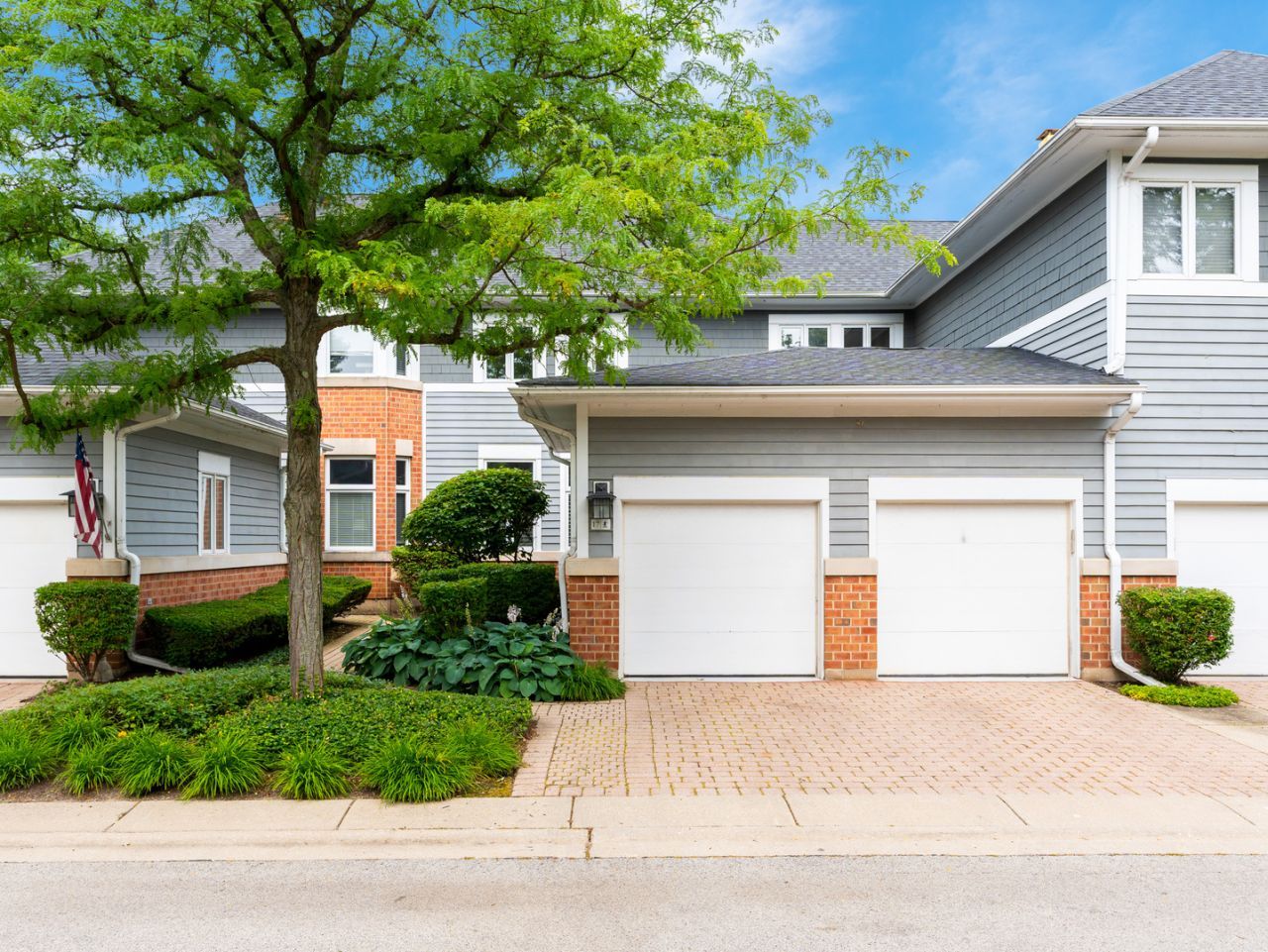 17 Mashie Court , Woodridge, IL 60517