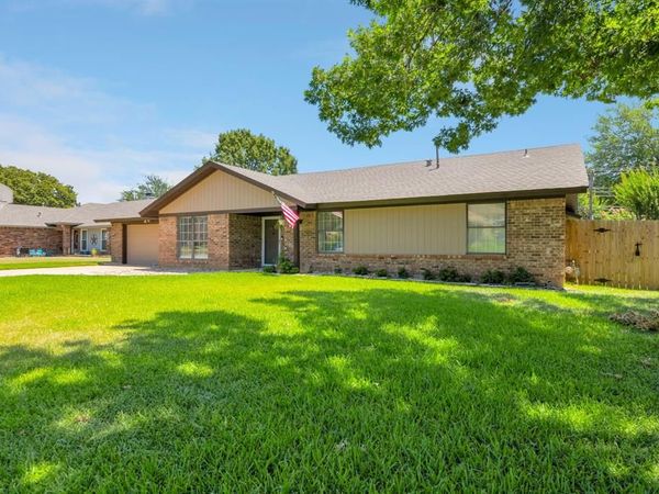 2127 Tanglewood Drive, Grapevine, TX 76051