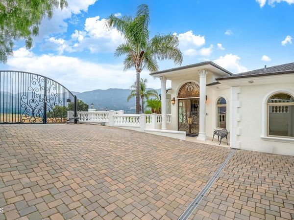 450 Palmerstone Drive, La Canada Flintridge, CA 91011