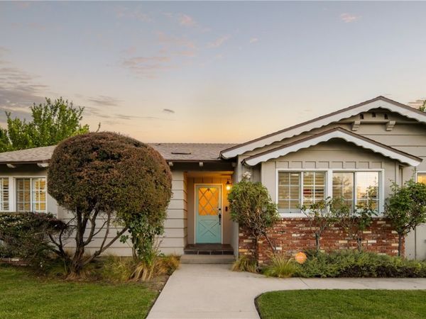 23642 Oxnard, Woodland Hills, CA 91367