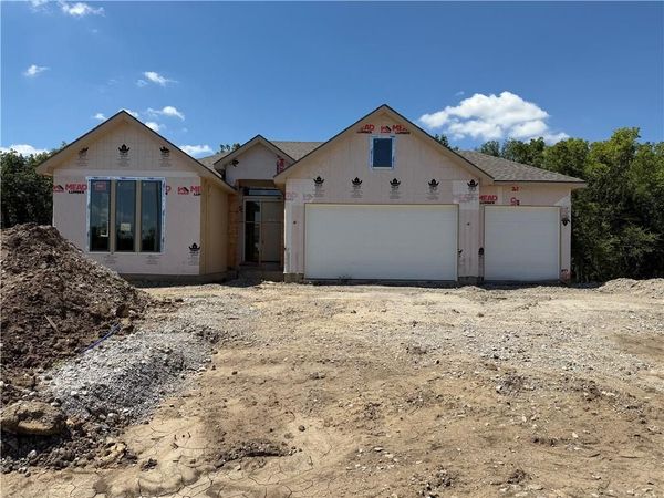 9004 N EVERTON Avenue, Kansas City, MO 64153