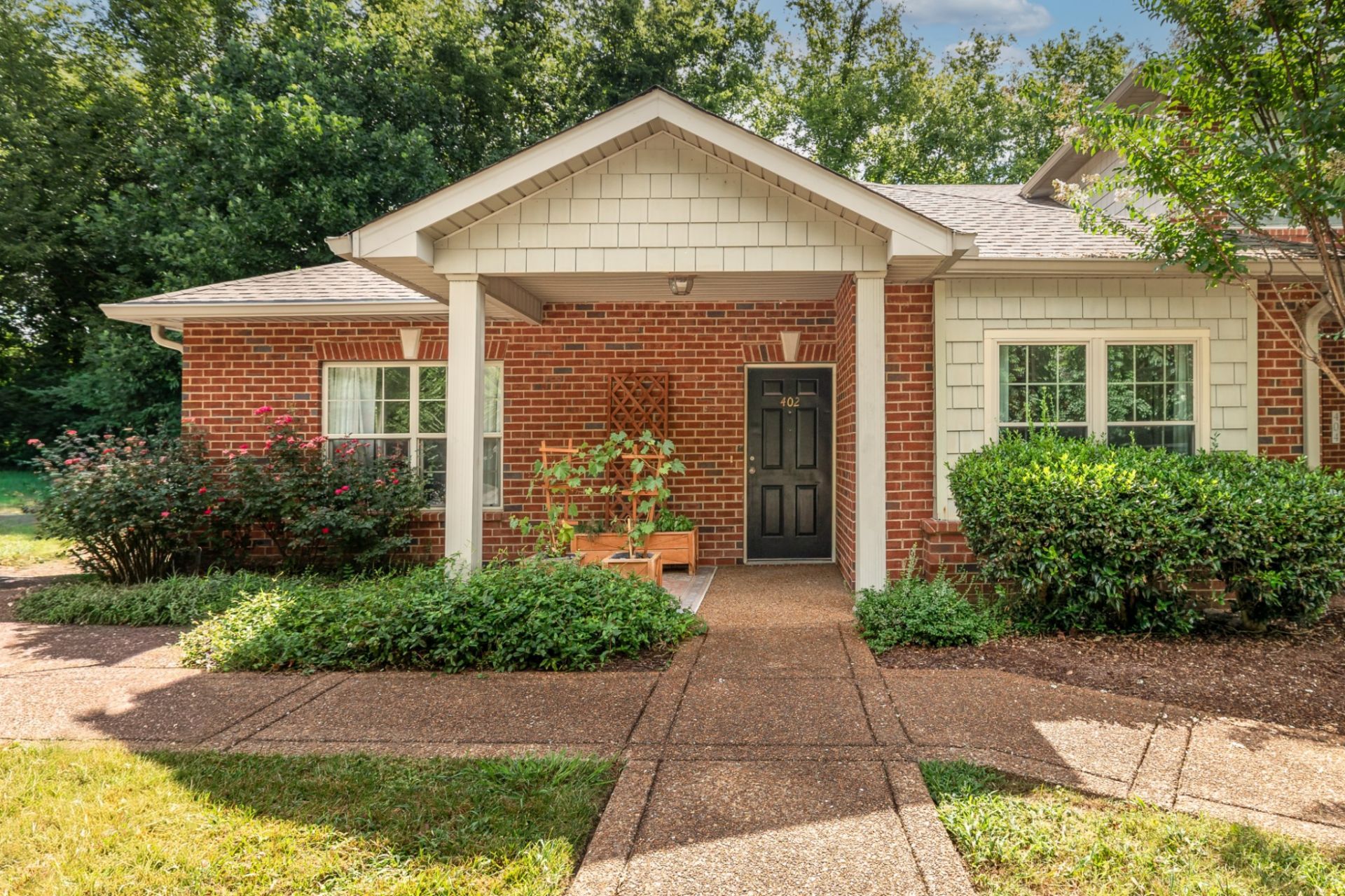 402 Cashmere Dr, Thompsons Station, TN 37179 Main Photo