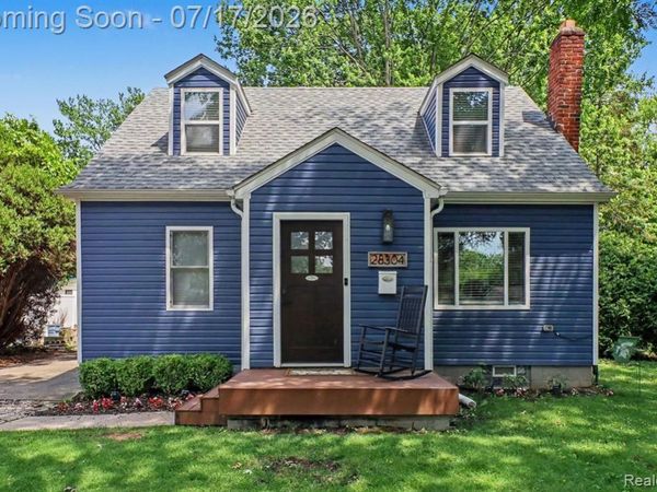28304 Glasgow Street , Southfield, MI 48076