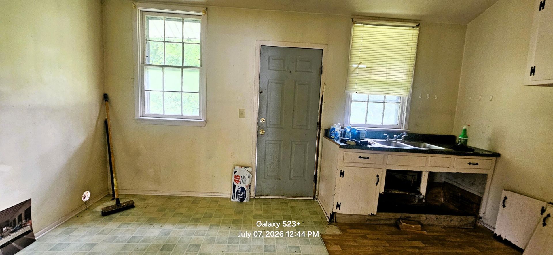 613 Henry Street Photo 4
