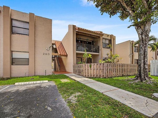 240 W Park Drive, Unit 201-4, Miami, FL 33172