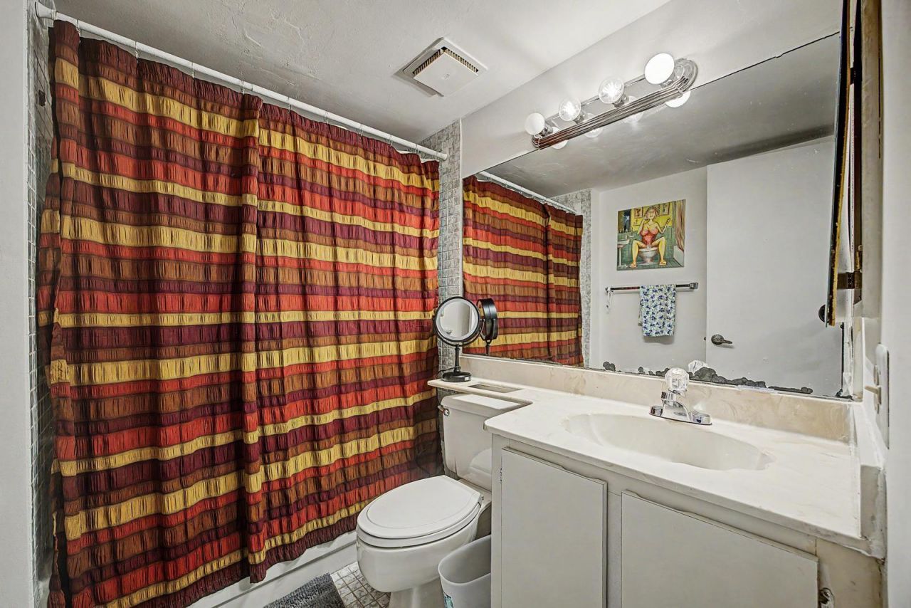 240 W Park Drive, Unit 201-4, Miami, FL 33172 Photo
