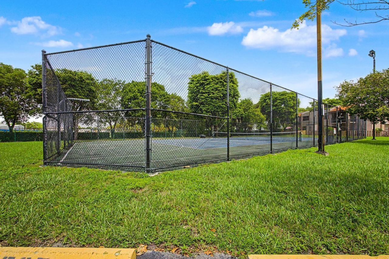 240 W Park Drive, Unit 201-4, Miami, FL 33172 Photo
