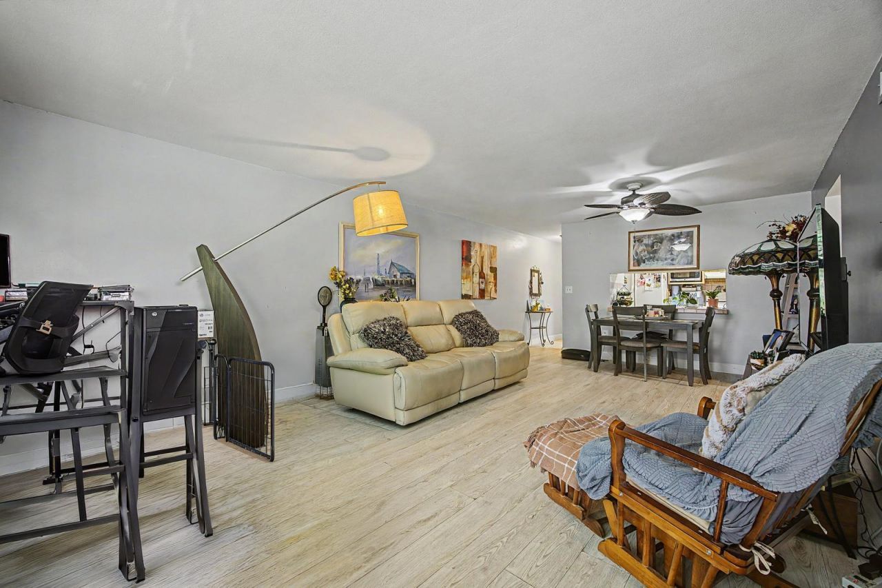 240 W Park Drive, Unit 201-4, Miami, FL 33172 Photo