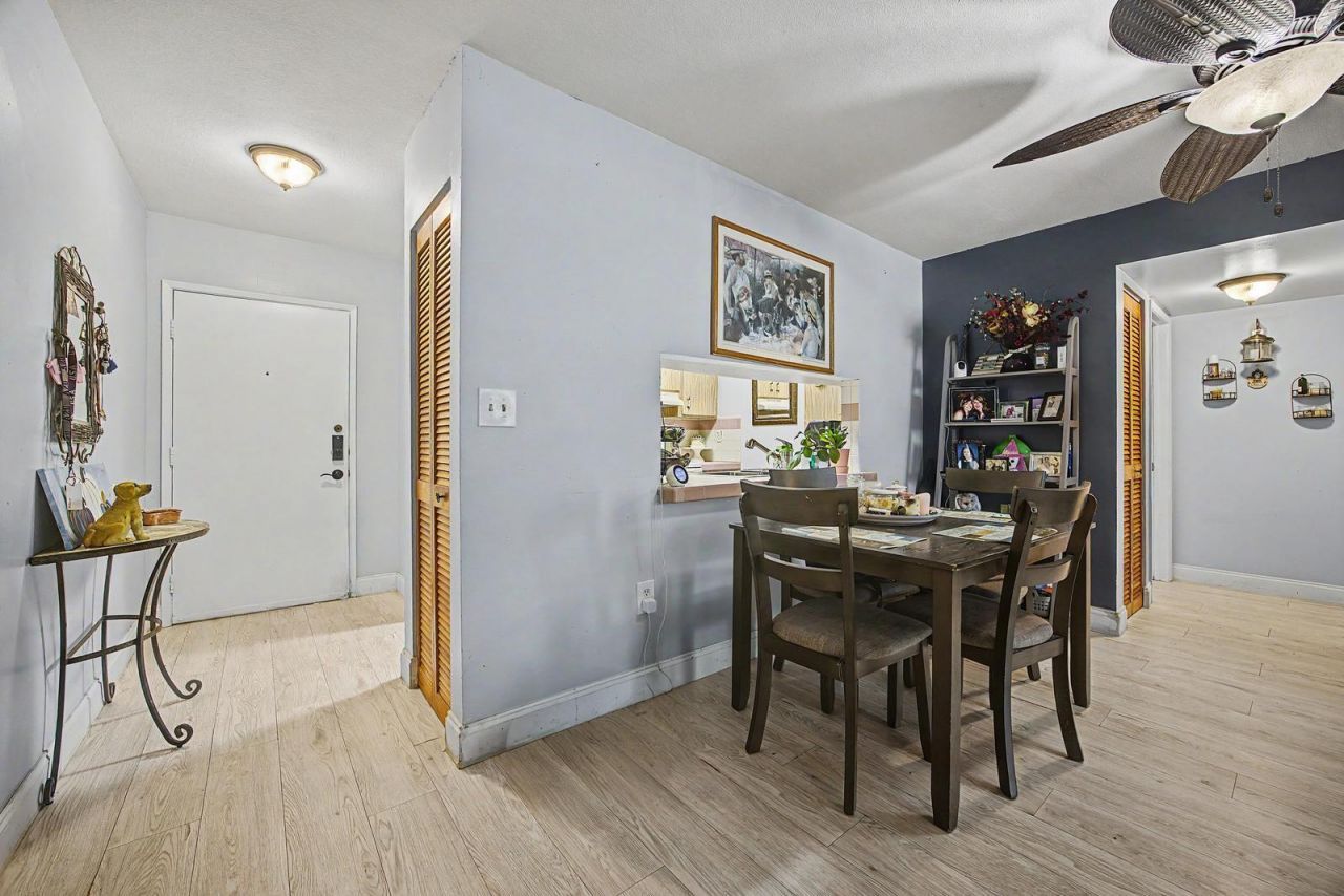 240 W Park Drive, Unit 201-4, Miami, FL 33172 Photo