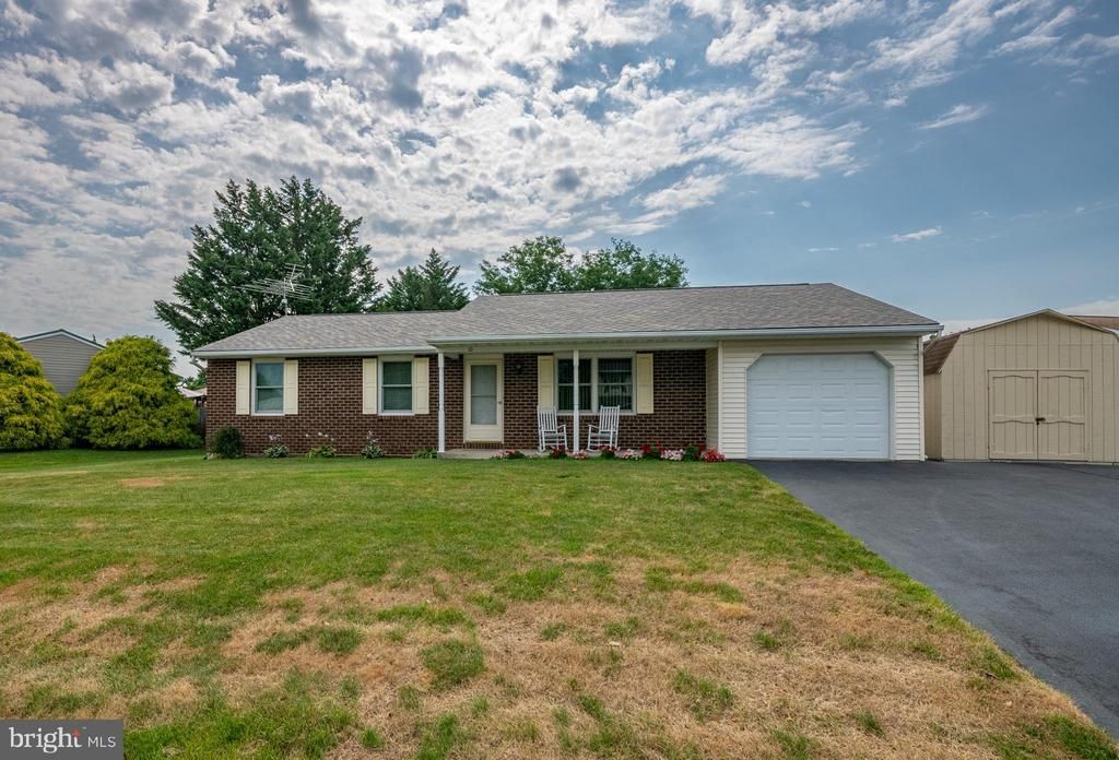 10 PROGRESS DRIVE , NEWMANSTOWN, PA 17073