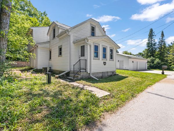 3541 Circle Dr, Richfield, WI 53033